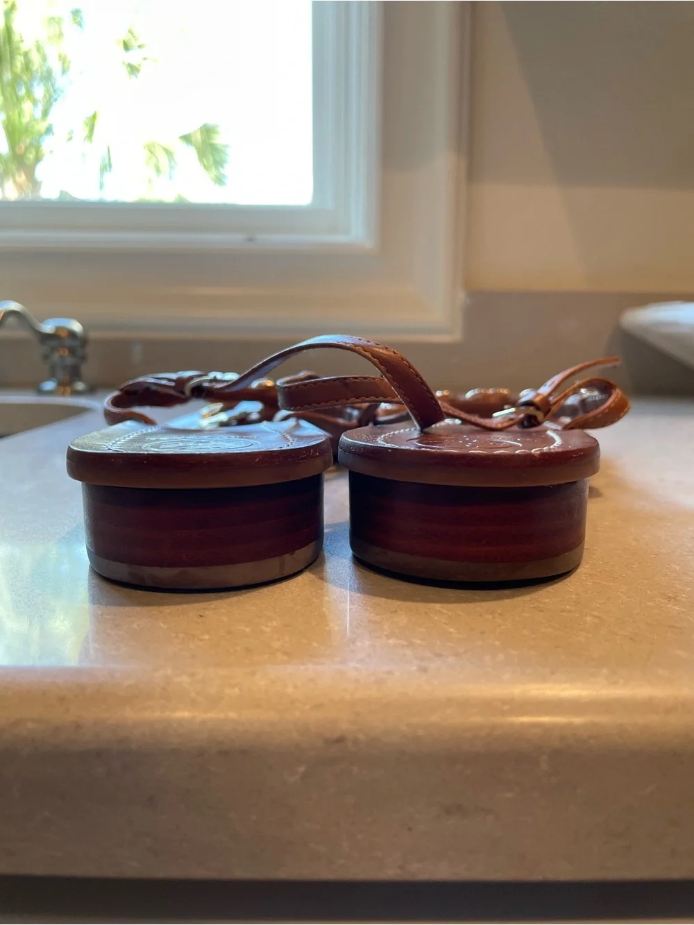Tory Burch Gemini Link T-Strap Sandals | Cognac Brown